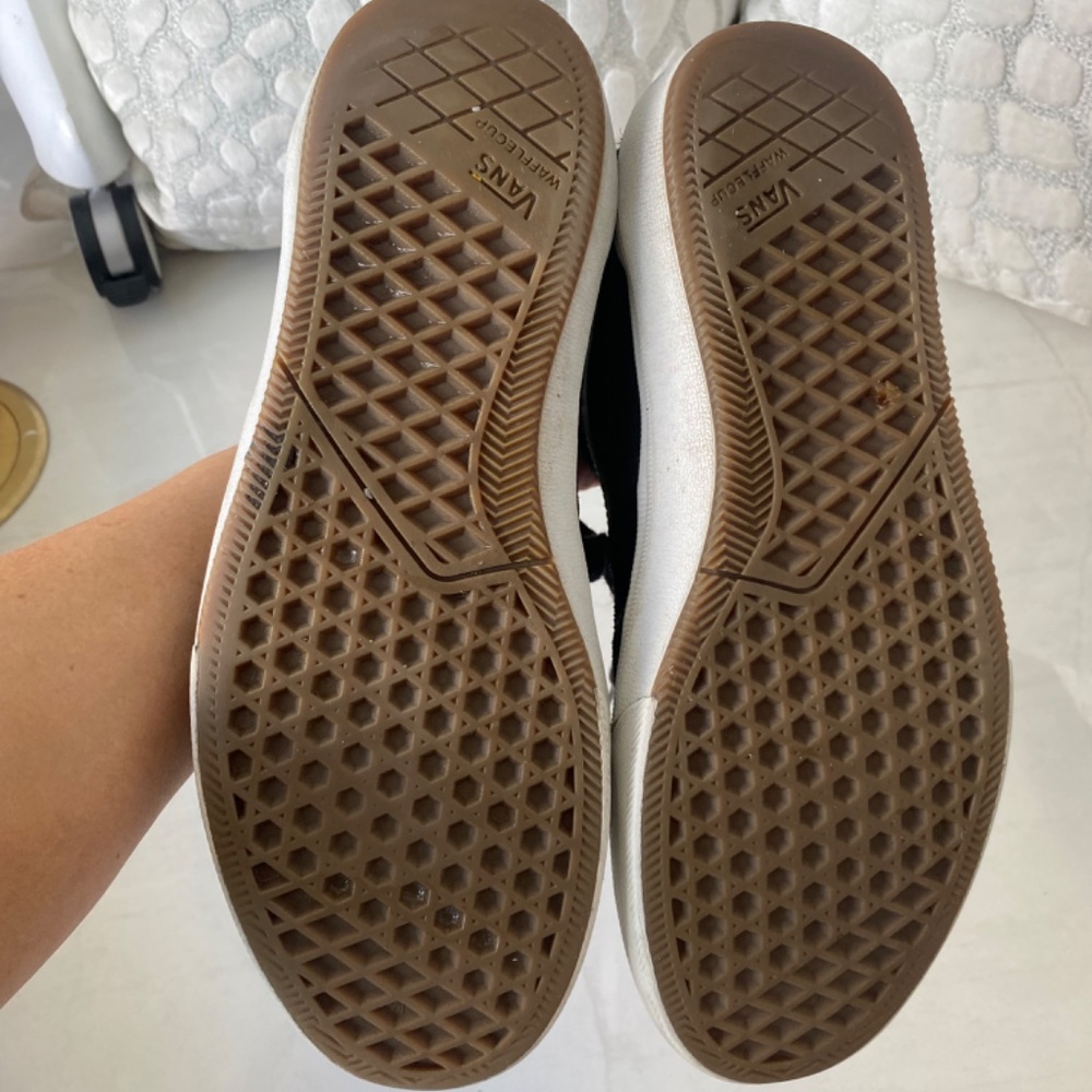 Vans - Picture 5 of 7